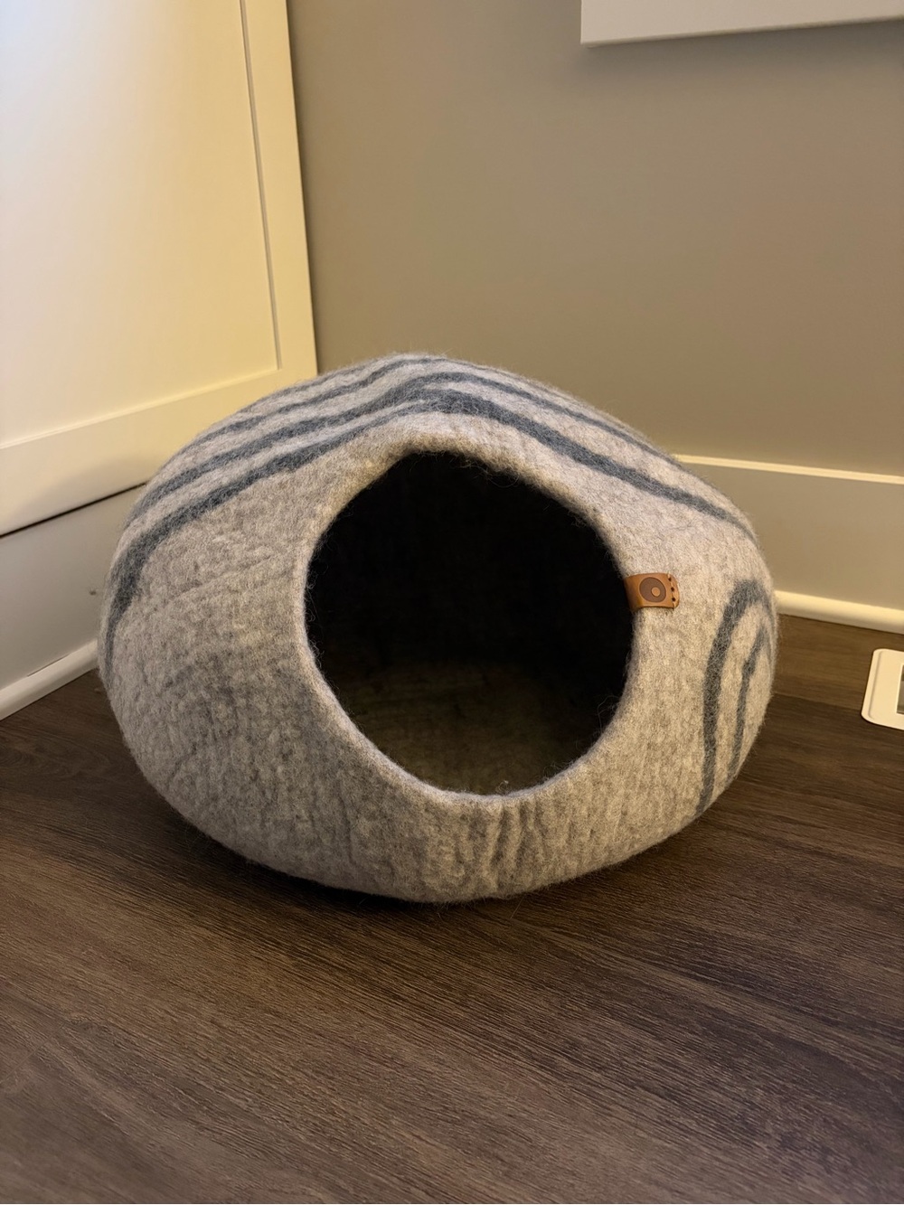 Meowfia Cat Cave - Merino Wool Felt Cat Bed (Light Gray, Large)